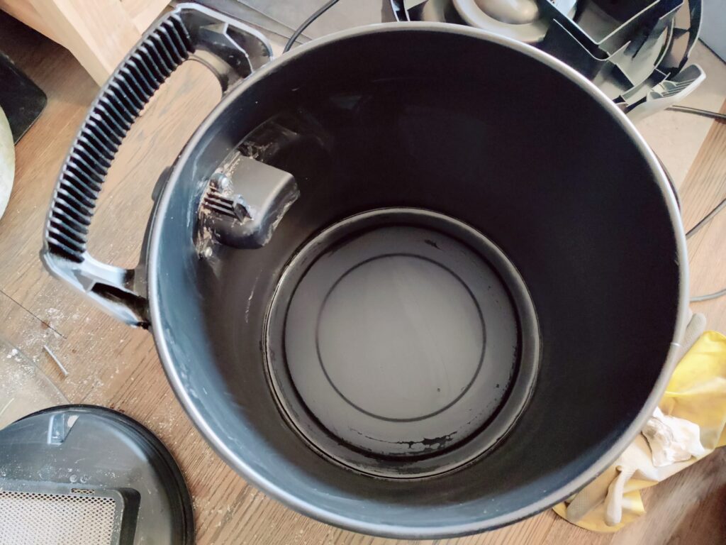 Kärcher AD 4 Premium Aschesauger nach der Reinigung