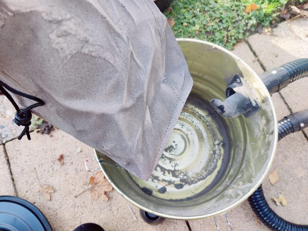 Einhell TC-AV 1720 DW Aschesauger Vorfilter nach dem Saugen