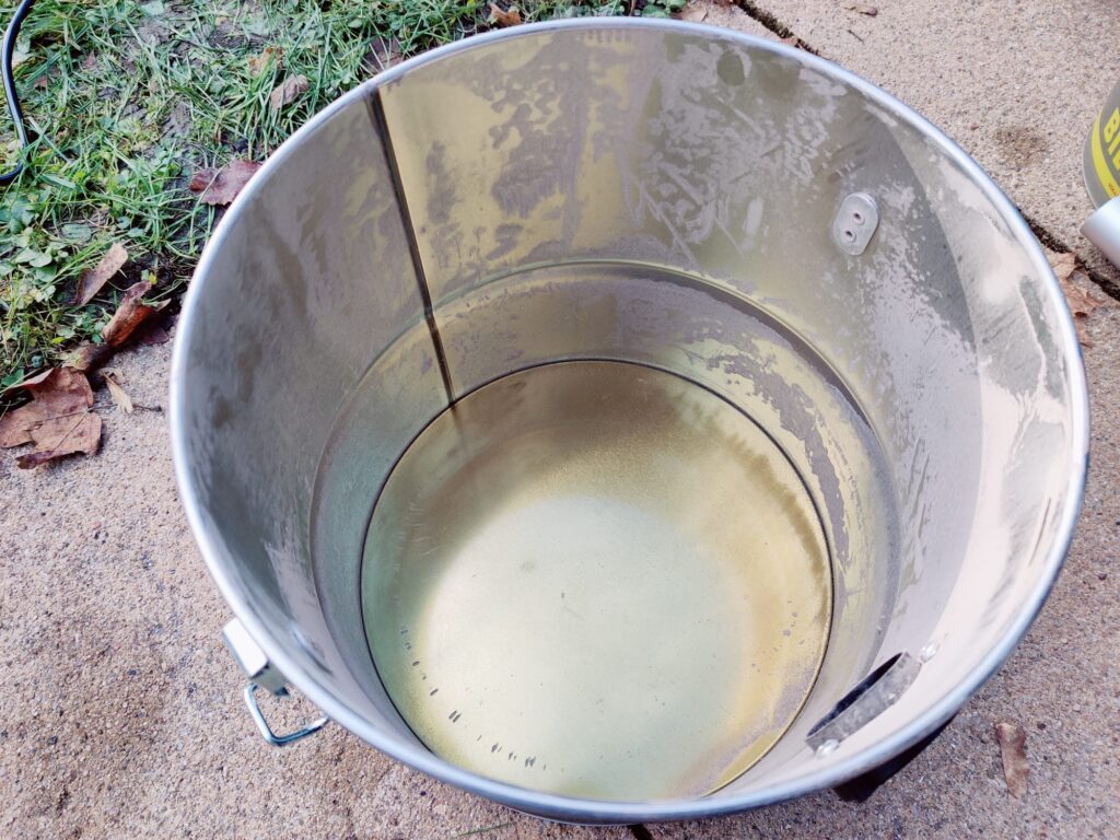 Navaris Aschesauger Behälter entleert