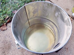 Navaris Aschesauger Behälter entleert