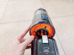 Rowenta RH9B36 X-Force Flex 14.80 Akku-Staubsauger Staubbehälter montieren