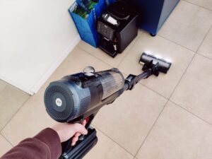 Rowenta RH9B36 X-Force Flex 14.80 Akku-Staubsauger auf Hartboden