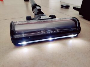 Rowenta RH9B36 X-Force Flex 14.80 Akku-Staubsauger LED-Beleuchtung an Bürste