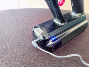 Rowenta RH9B36 X-Force Flex 14.80 Akku-Staubsauger beim Aufladen