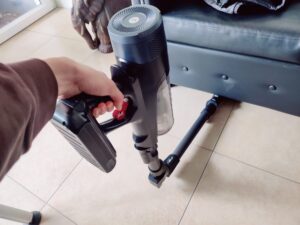 Rowenta RH9B36 X-Force Flex 14.80 Akku-Staubsauger Flex-Gelenk im Betrieb