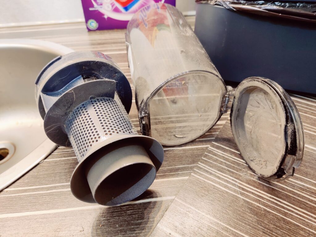 Rowenta RH9B36 X-Force Flex 14.80 Akku-Staubsauger Staubbehälter nach Betrieb