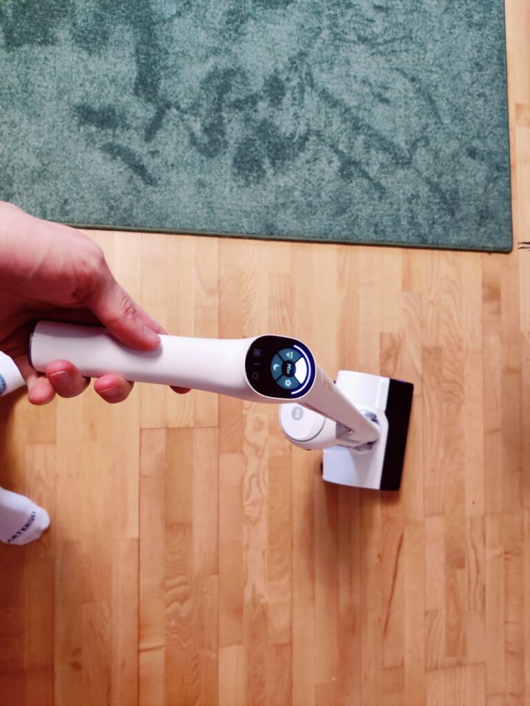 Rowenta X-Clean 10 GZ7540WO Nass-Trockensauger im Betrieb