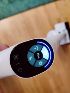 Rowenta X-Clean 10 GZ7540WO Nass-Trockensauger Display im Betrieb