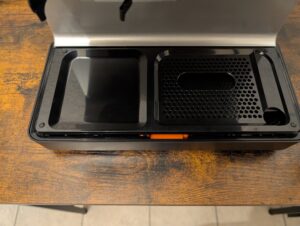 Auffangfläche der Krups Precision XP801T Siebträgermaschine