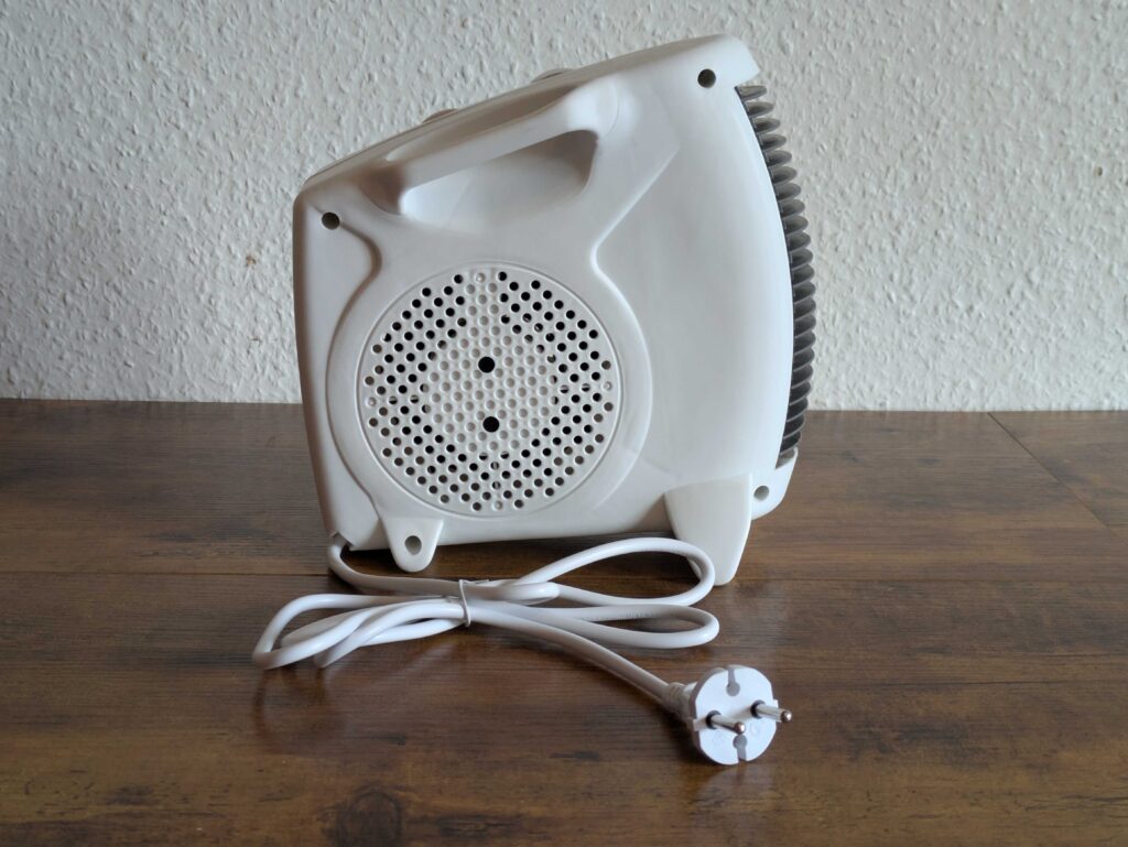 Clatronic HL3838 Heizlüfter von rechts vertikal