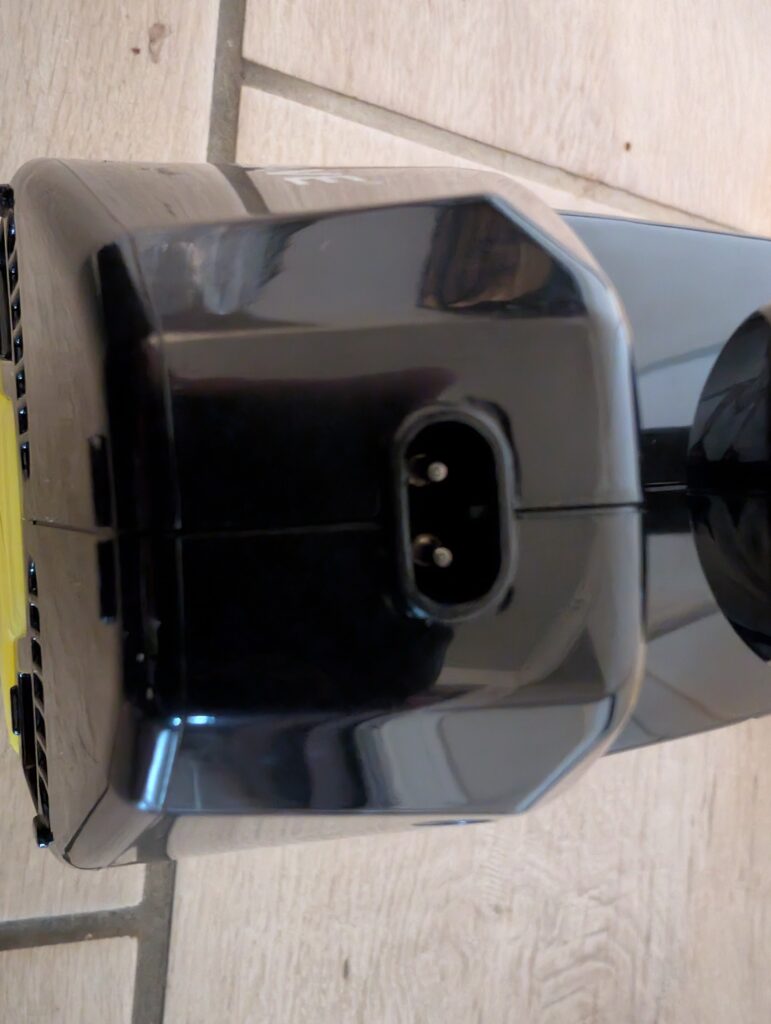 EAVE-Fenstersauger Ladeanschluss