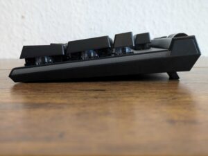 Flacher Winkel der Redragon K580 VATA Gaming-Tastatur
