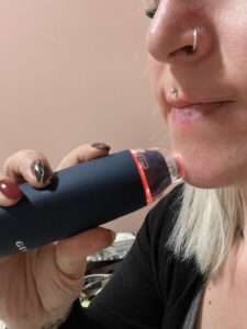 GESKE MicroDermabrasion Blackhead Remover 7-in-1 Porenreiniger im Einsatz