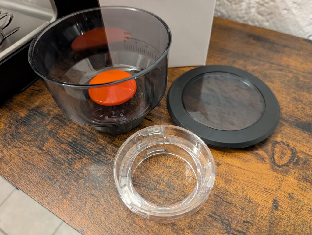 Kaffeebohnen-Box der Krups Precision XP801T Siebträgermaschine (2)