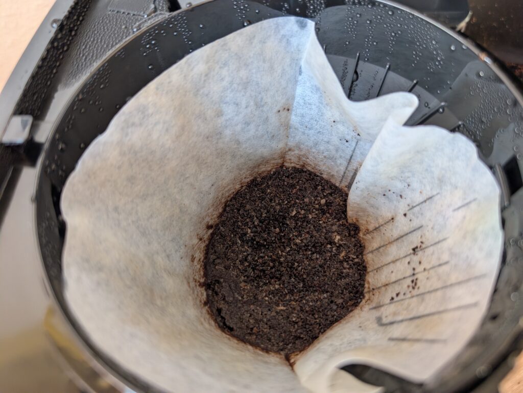 Krups KM8328 Grind Aroma Kaffeemaschine mit Mahlwerk Filter nach dem Brühen