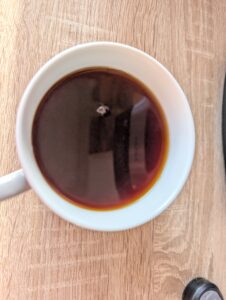 Krups KM8328 Grind Aroma Kaffeemaschine mit Mahlwerk Kaffee in der Tasse