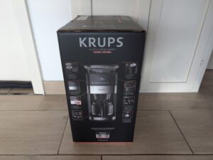 Krups KM8328 Grind Aroma Kaffeemaschine mit Mahlwerk Karton seitlich