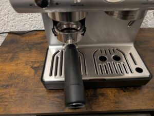 Krups Precision XP801T Siebträgermaschine in Benutzung