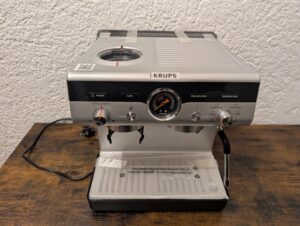 Krups Precision XP801T Siebträgermaschine von vorne