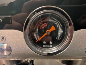 Manometer der Krups Precision XP801T Siebträgermaschine