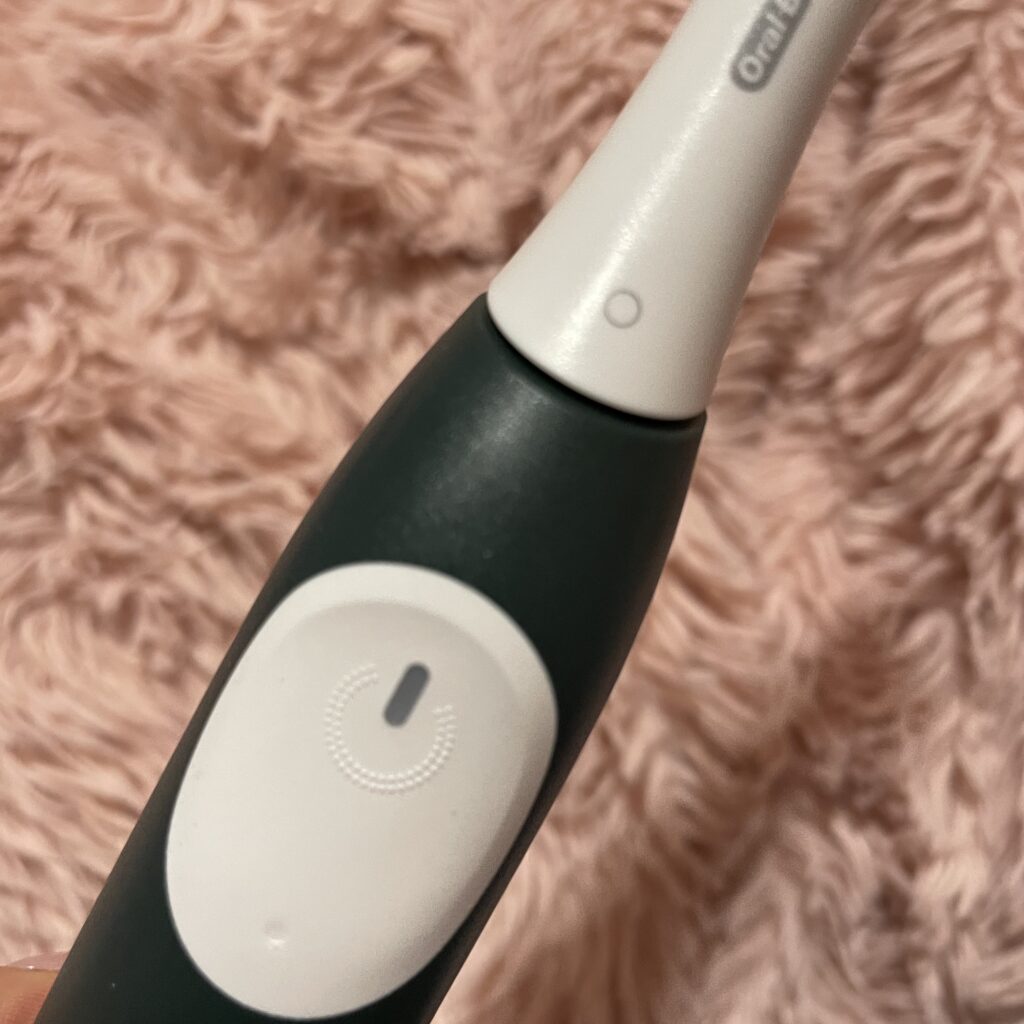 Oral-B iO Series 2 Zahnbürste Bedienknopf