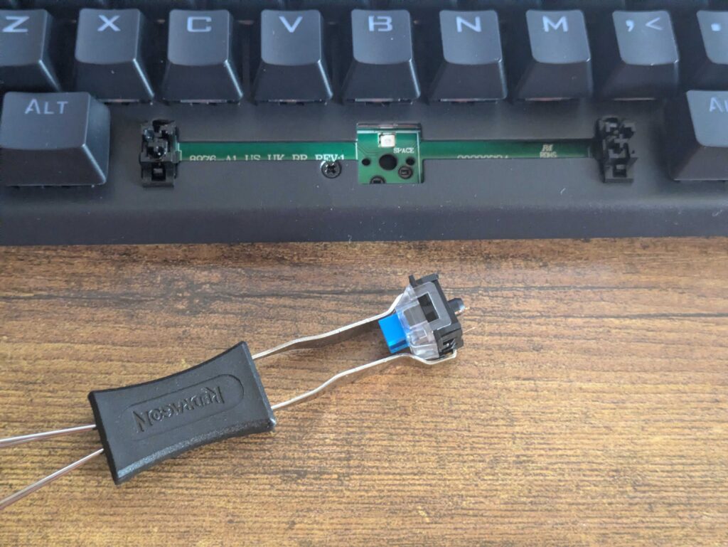 Redragon K580 VATA Gaming-Tastatur mit Keycap-Tool