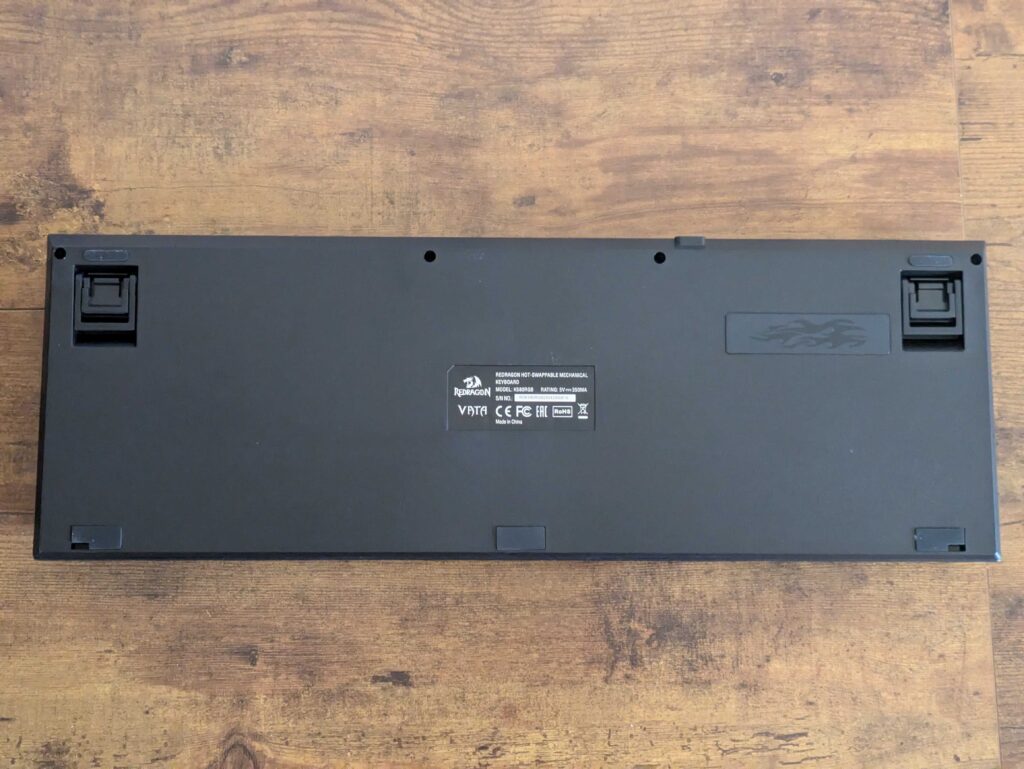 Redragon K580 VATA Gaming-Tastatur von unten