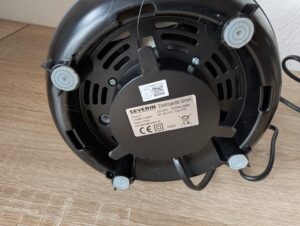 SEVERIN SM 3734 Standmixer Unterseite mit rutschfesten Füßen und Kabelaufwicklung