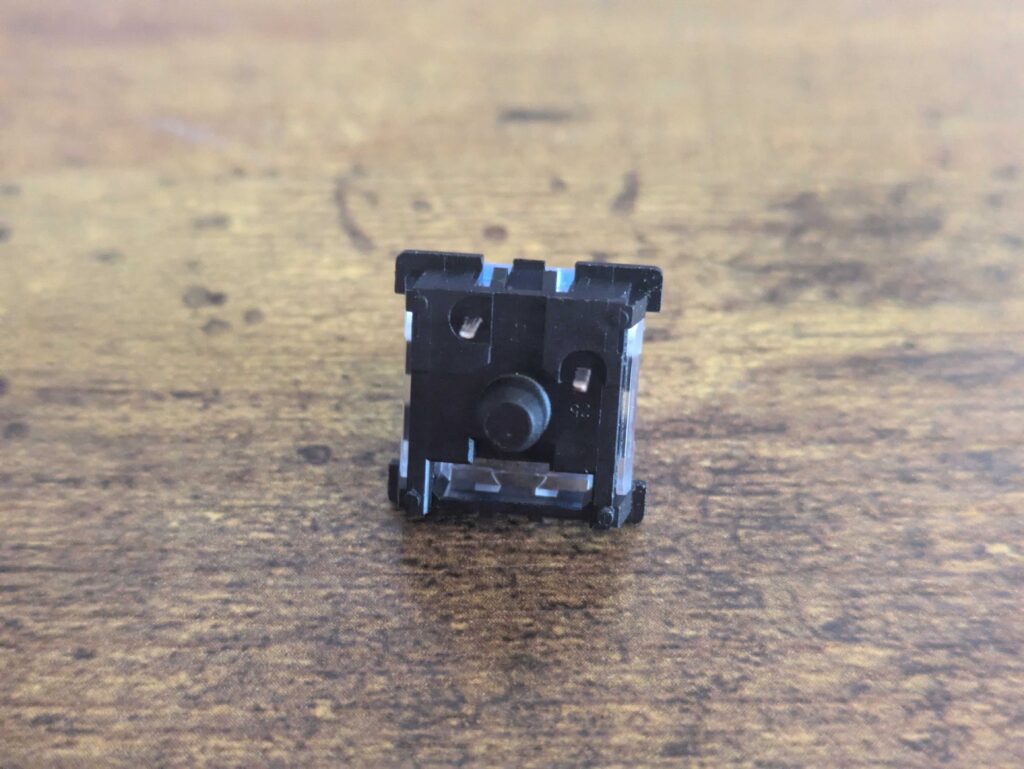 Switch der Redragon K580 VATA Gaming-Tastatur von unten