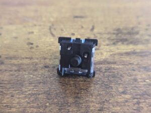 Switch der Redragon K580 VATA Gaming-Tastatur von unten