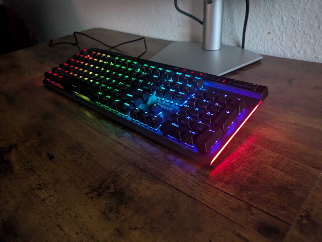 Titelbild der Redragon K580 VATA Gaming-Tastatur (2)