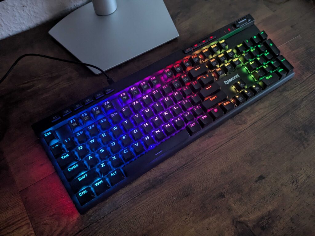 Titelbild der Redragon K580 VATA Gaming-Tastatur (3)