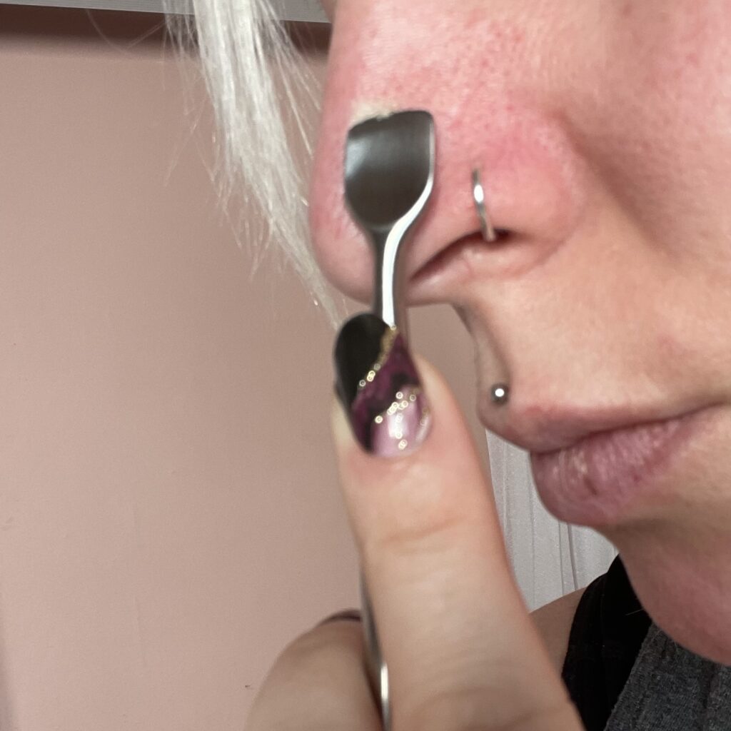 Tweezerman Pore Prep Tool im Einsatz