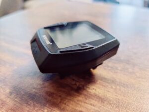 SPGOOD YS-858 Fahrradcomputer auf der Halterung