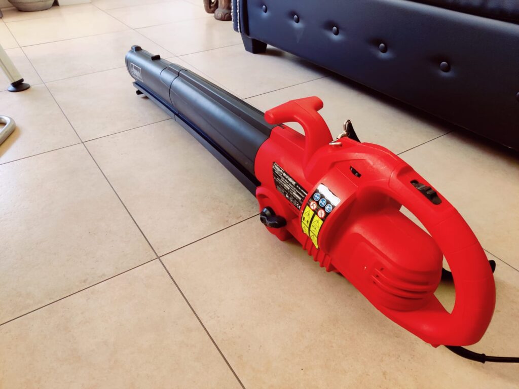 Scheppach BLV3000E Laubsauger zusammengeschraubt