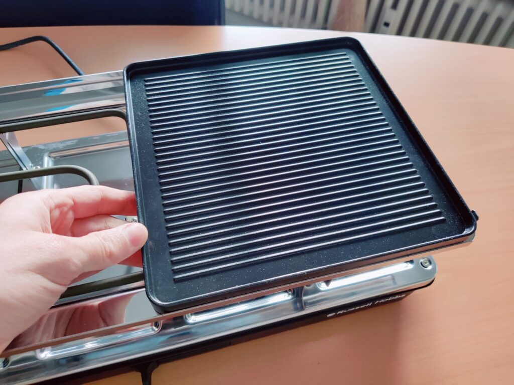 Russell Hobbs 26280-56 Raclette Einsetzen der Grillplatte