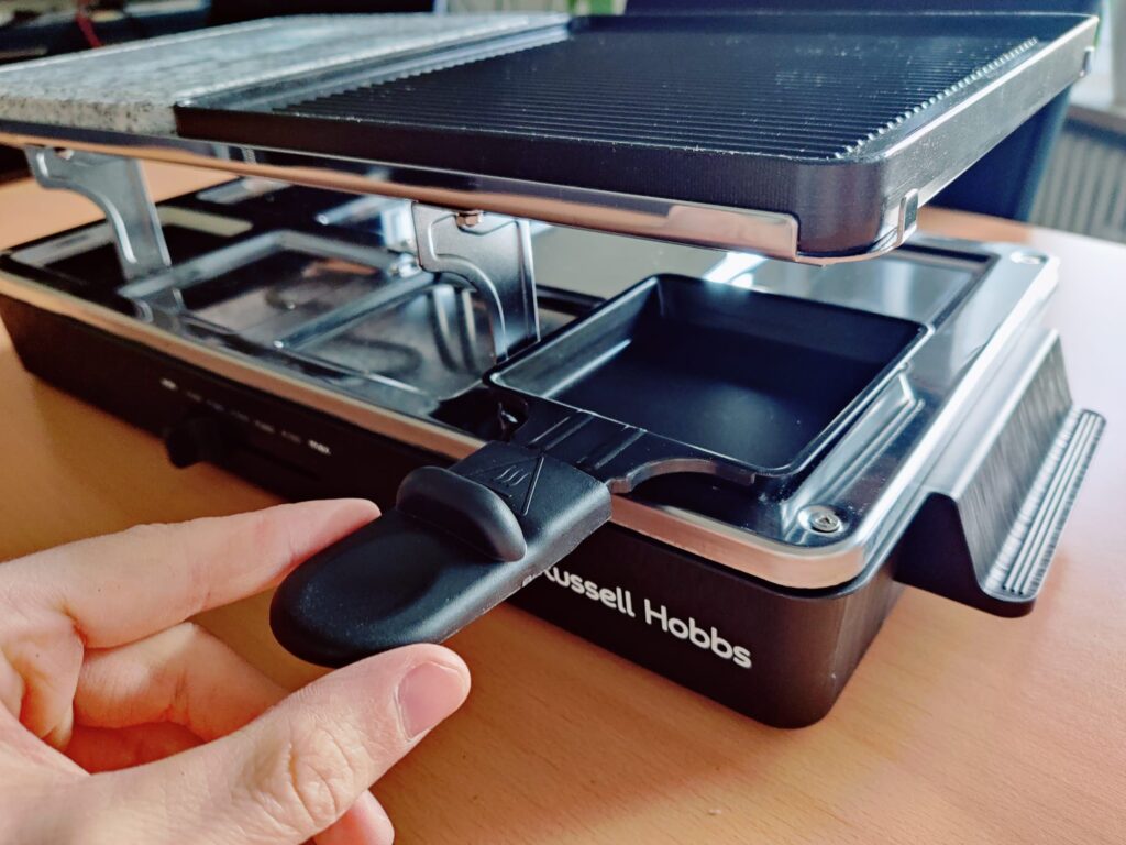 Russell Hobbs 26280-56 Raclette Pfännchen eingeschoben