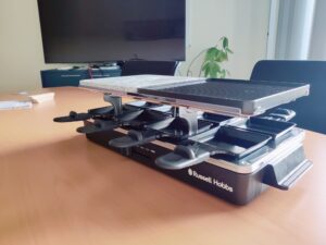 Russell Hobbs 26280-56 Raclette bei der Nutzung