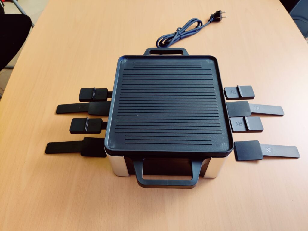 WMF Lono Raclette mit Pfännchen eingesetzt