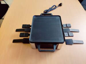 WMF Lono Raclette mit Pfännchen eingesetzt