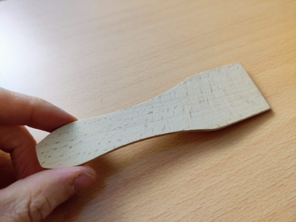 Cusimax CMRC-300 Raclette Spatel in Nahaufnahme