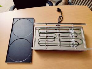 Cusimax CMRC-300 Raclette mit Grillplatte abgenommen