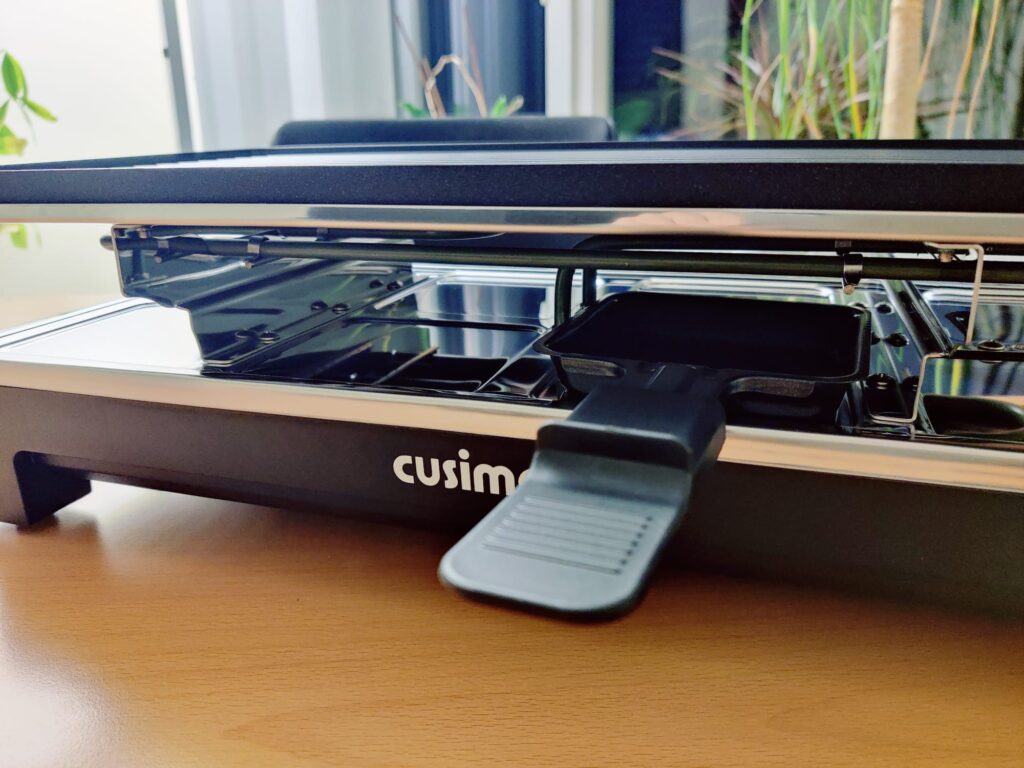 Cusimax CMRC-300 Raclette Pfännchen eingesetzt