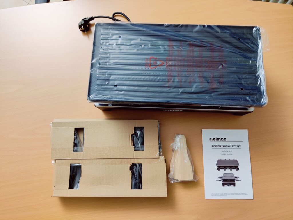 Cusimax CMRC-300 Raclette mit Zubehör verpackt