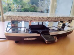 Cloer 6430 Raclette mit Pfännchen eingesetzt
