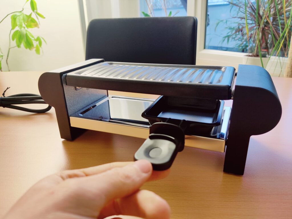 Clatronic RG 3592 Raclette mit Pfännchen eingesetzt