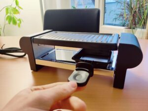 Clatronic RG 3592 Raclette mit Pfännchen eingesetzt