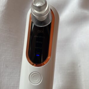 YCCU Blackhead Remover Porenreiniger eingeschaltet