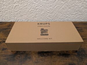 Zubehörverpackung der Krups Precision XP801T Siebträgermaschine