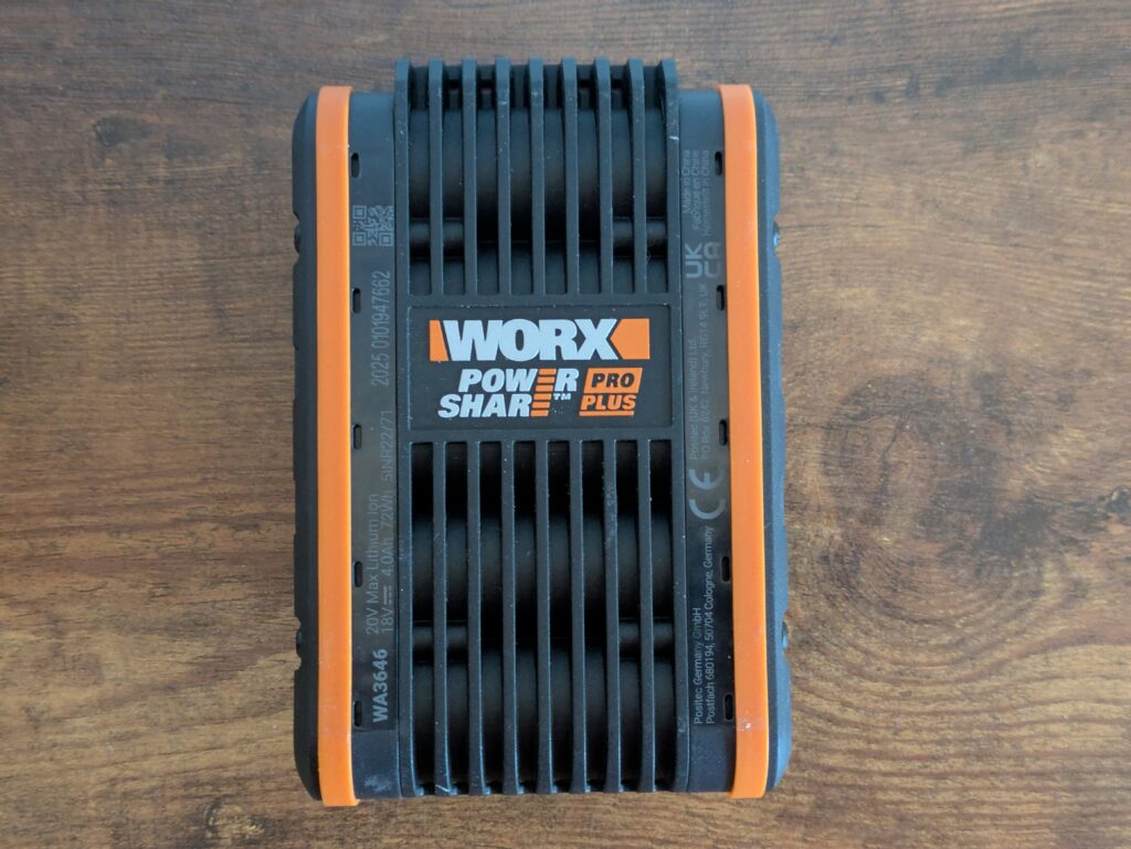 Akku der WORX Nitro WX542 Stichsäge von unten